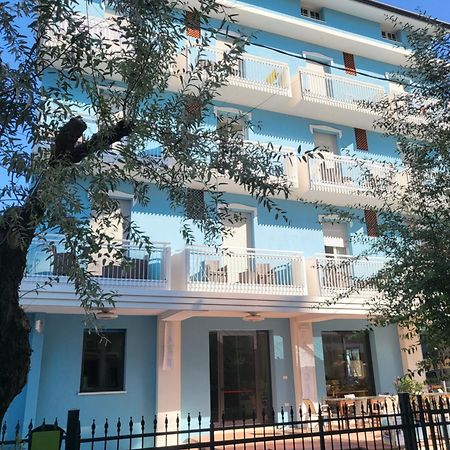 Hotel Lauretta بيلاريا-إيجيا مارينا المظهر الخارجي الصورة