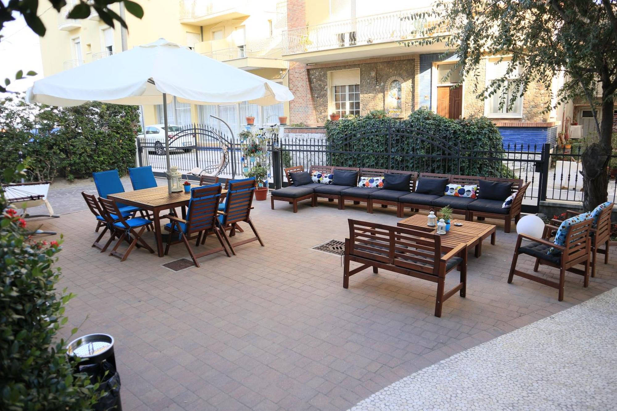 Hotel Lauretta بيلاريا-إيجيا مارينا المظهر الخارجي الصورة