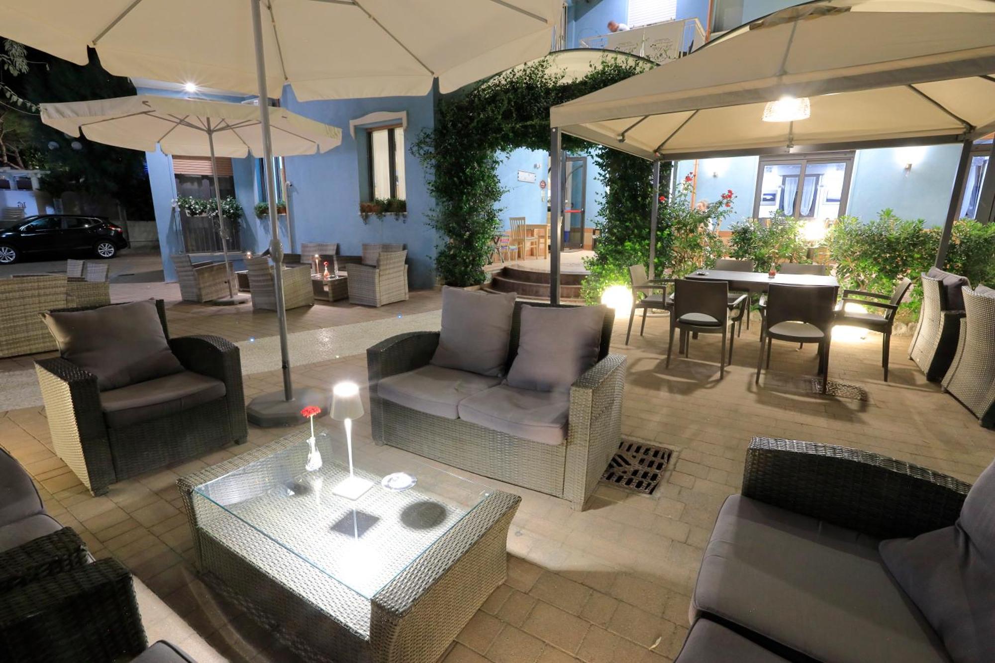 Hotel Lauretta بيلاريا-إيجيا مارينا المظهر الخارجي الصورة