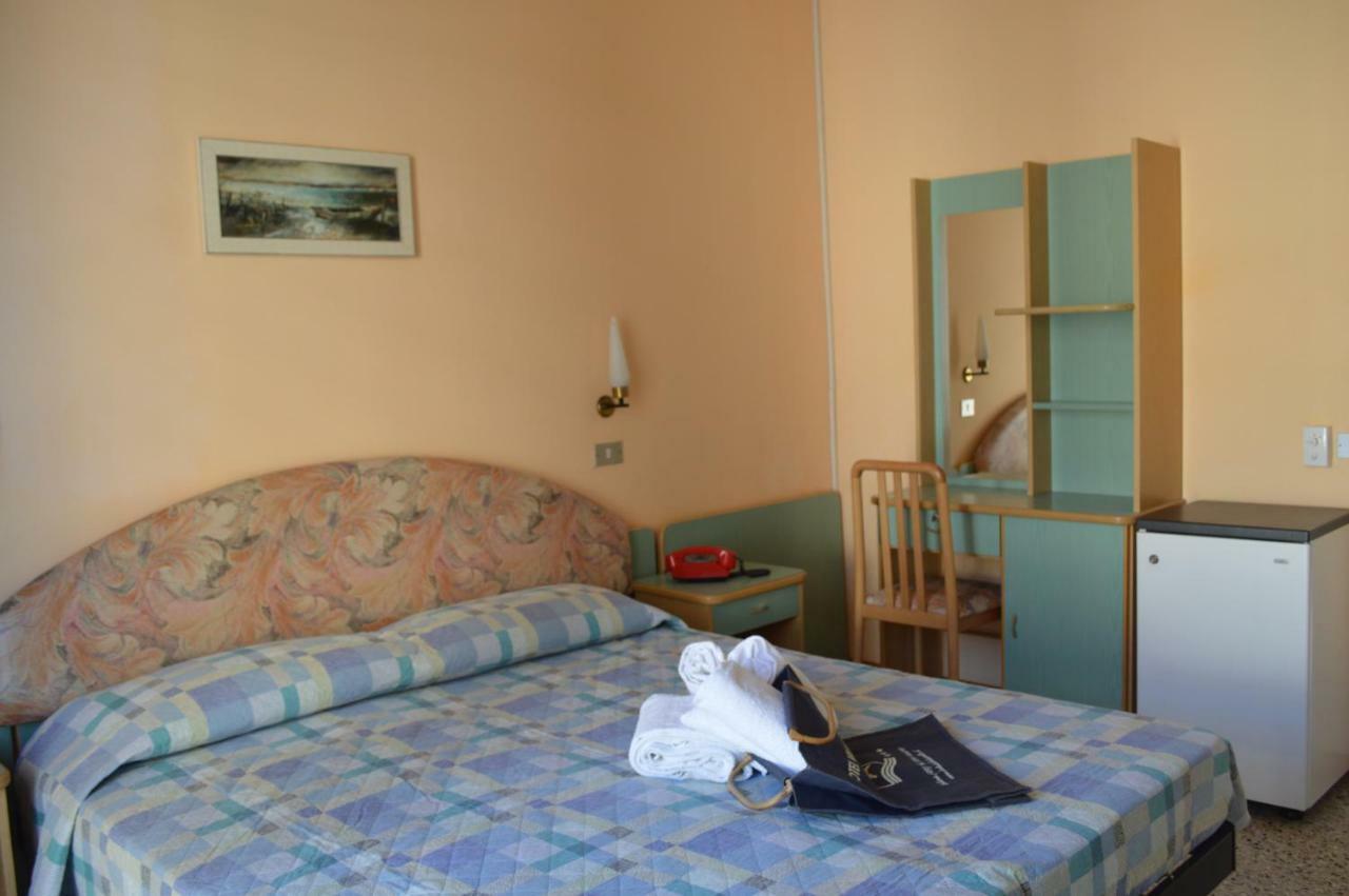 Hotel Lauretta بيلاريا-إيجيا مارينا المظهر الخارجي الصورة
