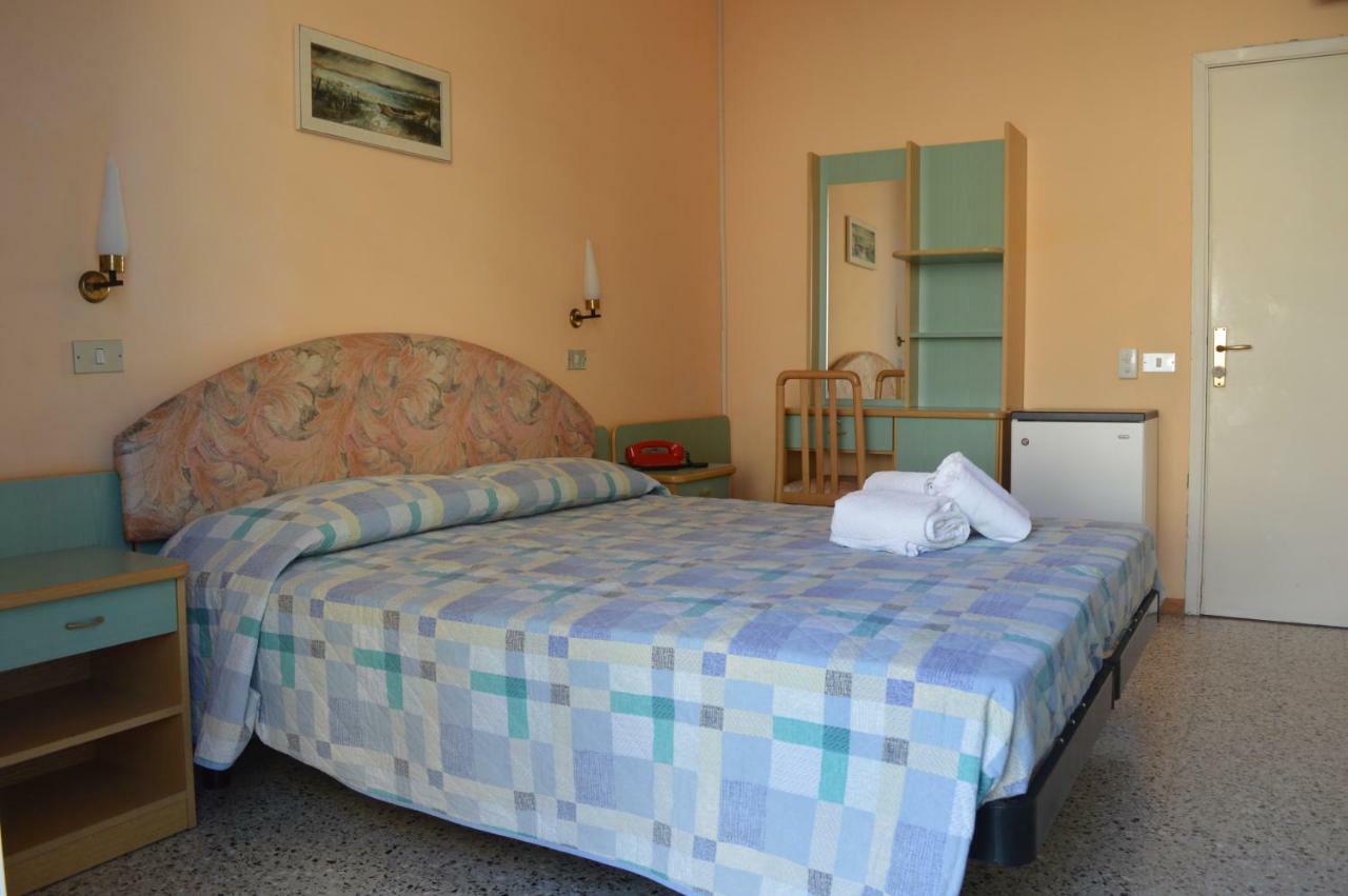 Hotel Lauretta بيلاريا-إيجيا مارينا المظهر الخارجي الصورة