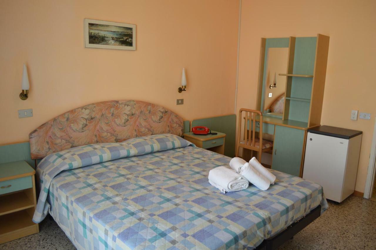 Hotel Lauretta بيلاريا-إيجيا مارينا المظهر الخارجي الصورة