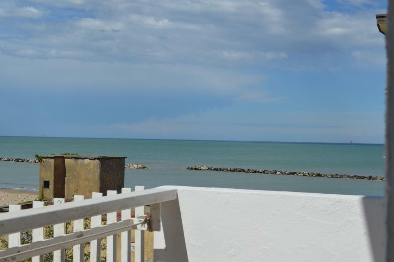 Hotel Lauretta بيلاريا-إيجيا مارينا المظهر الخارجي الصورة