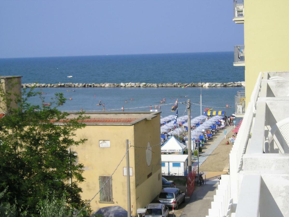 Hotel Lauretta بيلاريا-إيجيا مارينا المظهر الخارجي الصورة