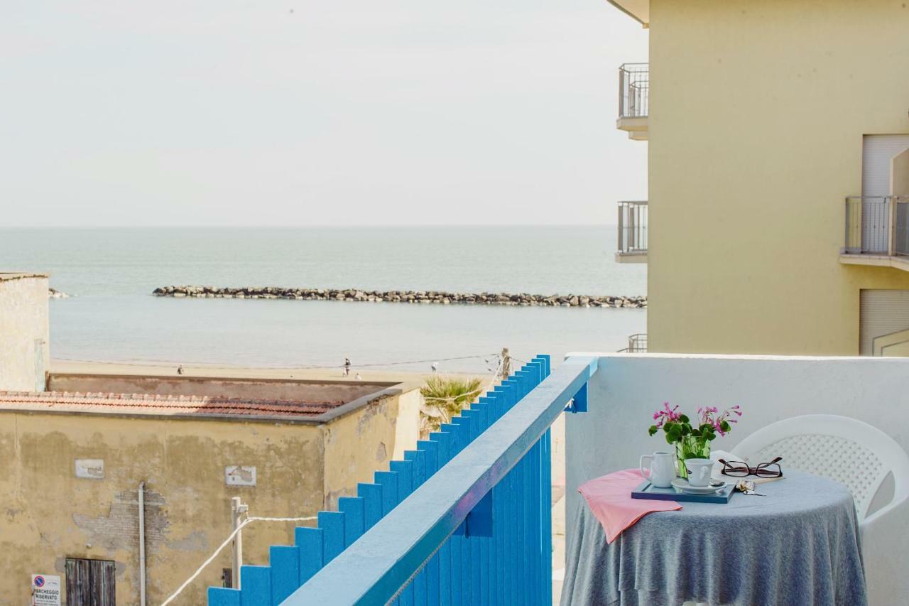 Hotel Lauretta بيلاريا-إيجيا مارينا المظهر الخارجي الصورة