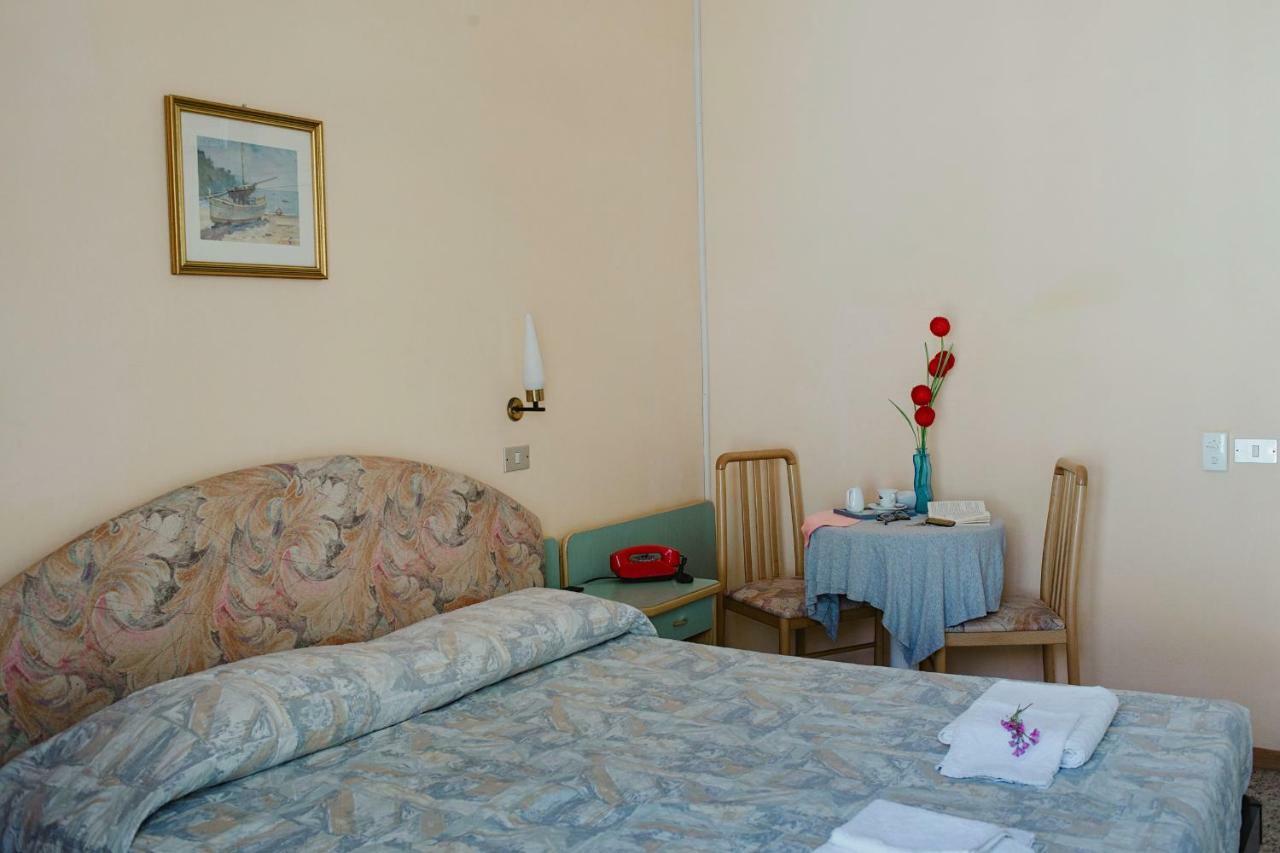 Hotel Lauretta بيلاريا-إيجيا مارينا المظهر الخارجي الصورة