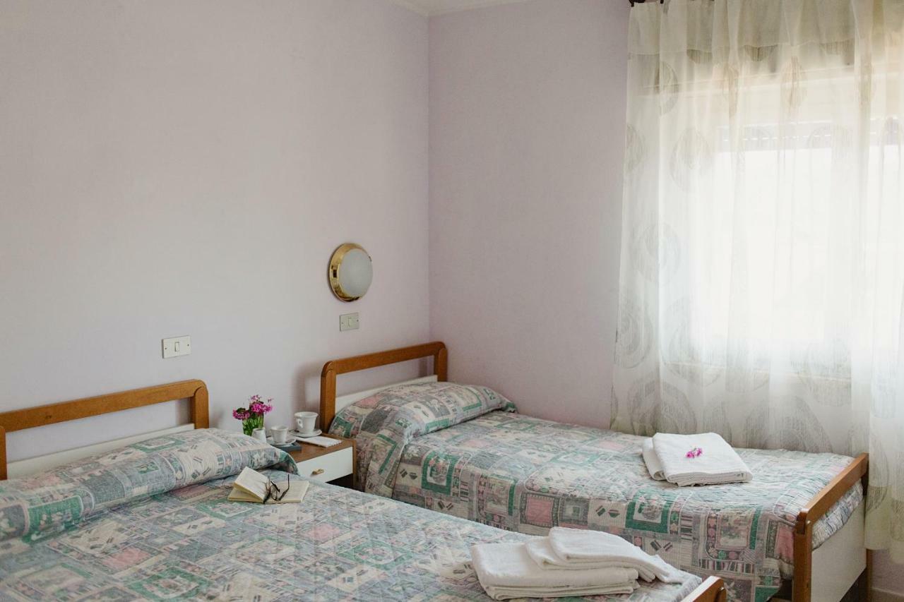 Hotel Lauretta بيلاريا-إيجيا مارينا المظهر الخارجي الصورة