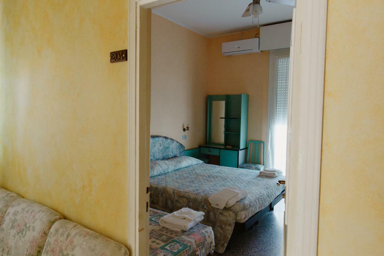 Hotel Lauretta بيلاريا-إيجيا مارينا المظهر الخارجي الصورة