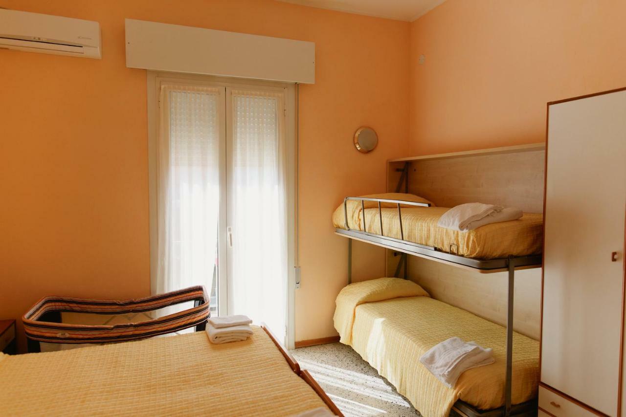 Hotel Lauretta بيلاريا-إيجيا مارينا المظهر الخارجي الصورة